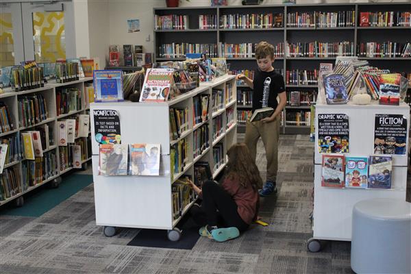 students search for books 