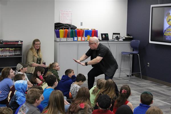 Aaron Reynolds speaks to students.